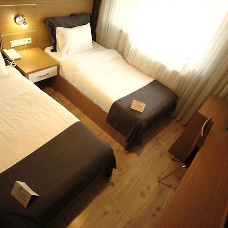 Rhisos Otel รีเซ ภายนอก รูปภาพ